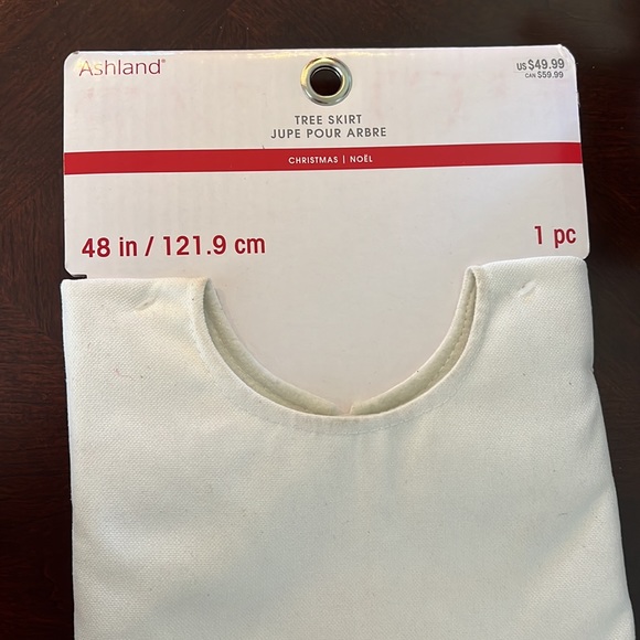 Ashland Christmas Tree Skirt white & red embroidered/pom poms NEW 48inch… - Picture 6 of 12